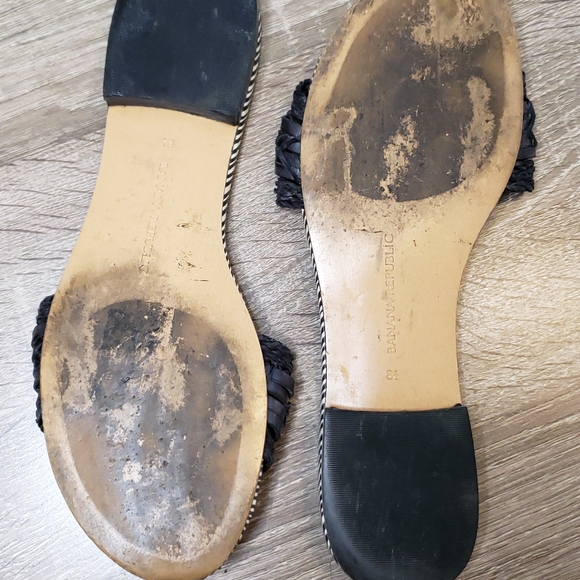 Banana Republic Black Slides 8 1/2 - Picture 4 of 4